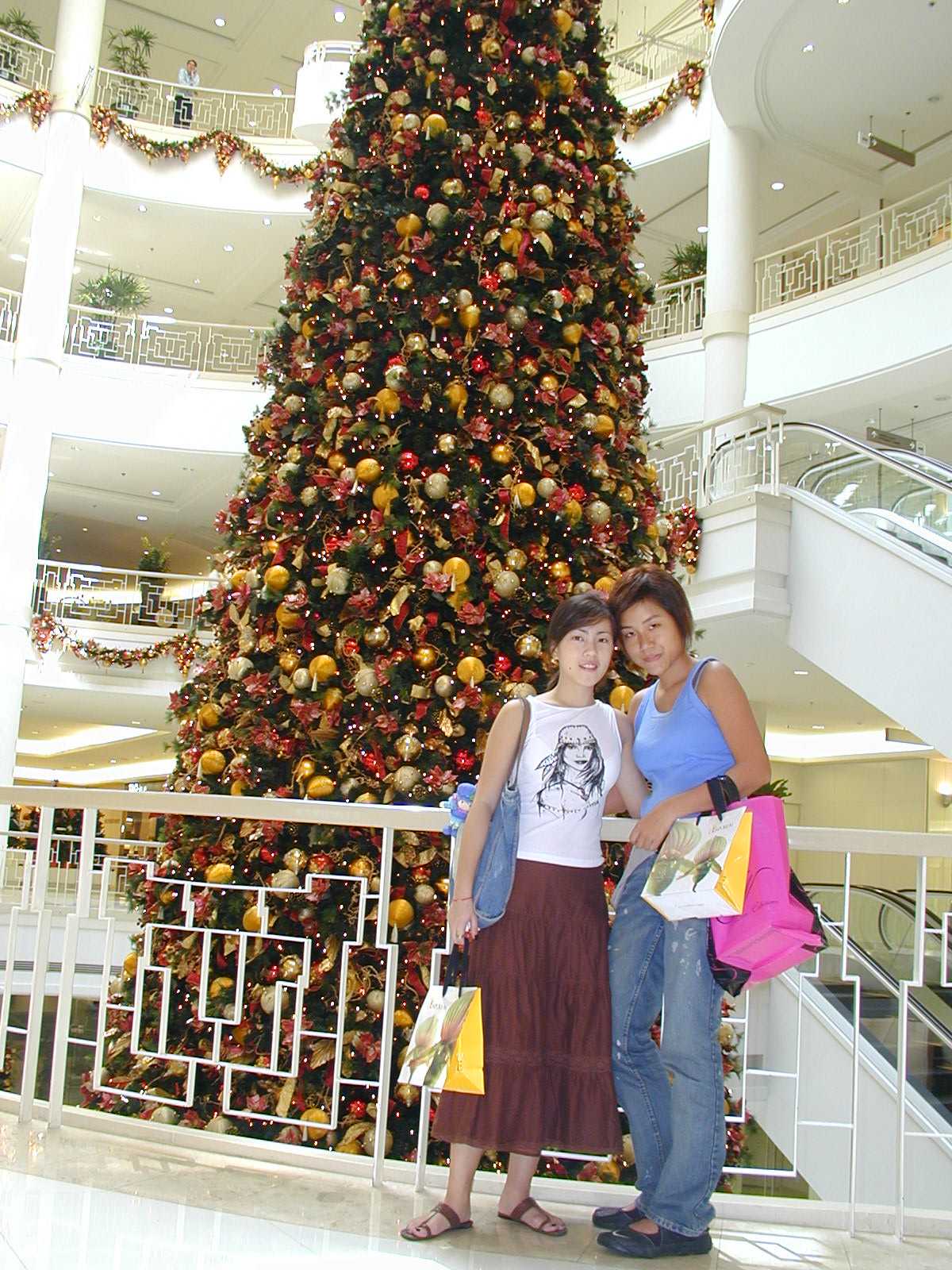 chrissy.tree.jpg
